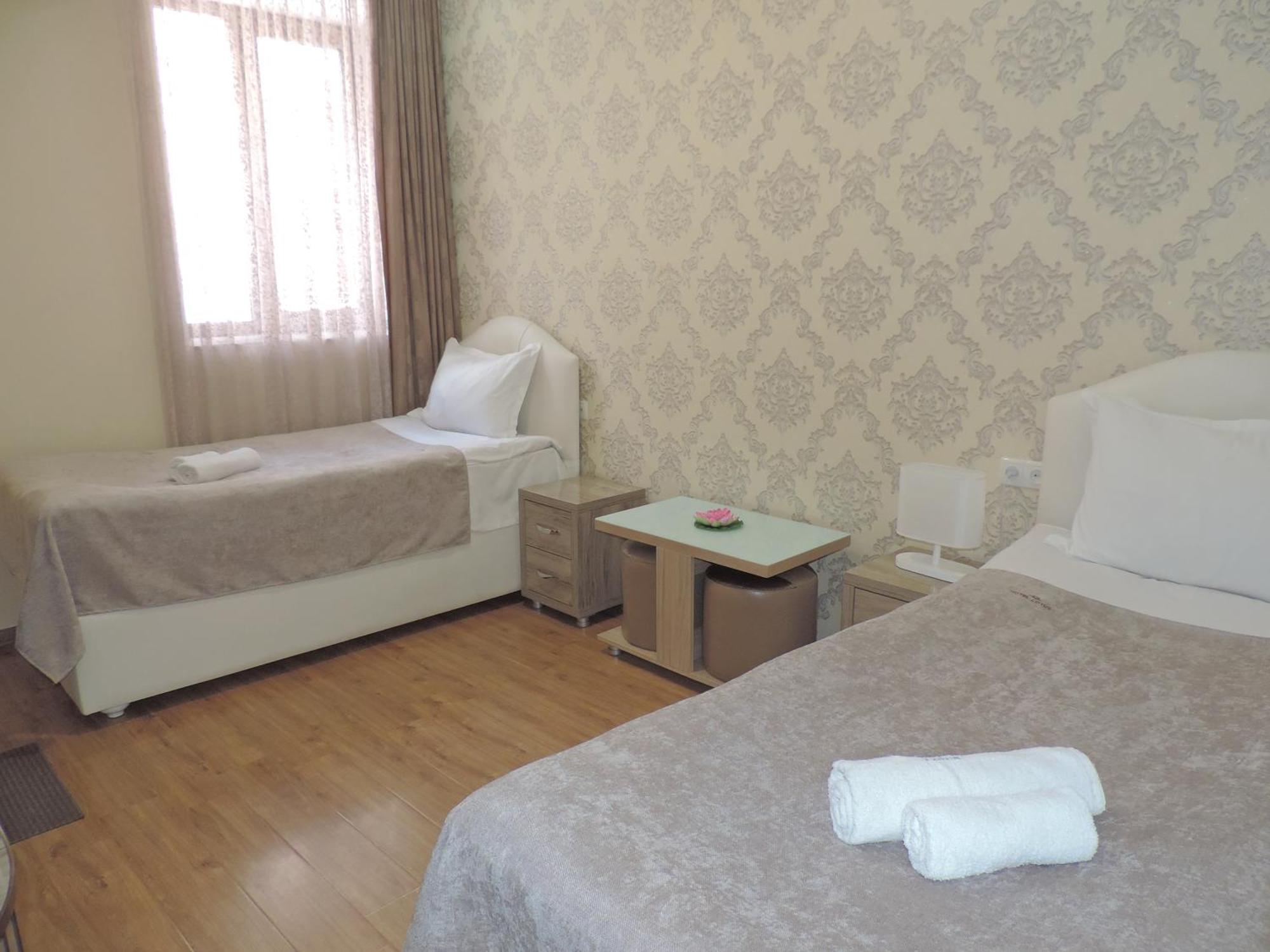 אחלציחה Hotel Lotus מראה חיצוני תמונה