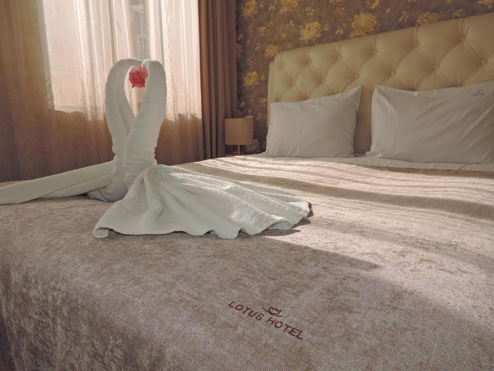 אחלציחה Hotel Lotus מראה חיצוני תמונה