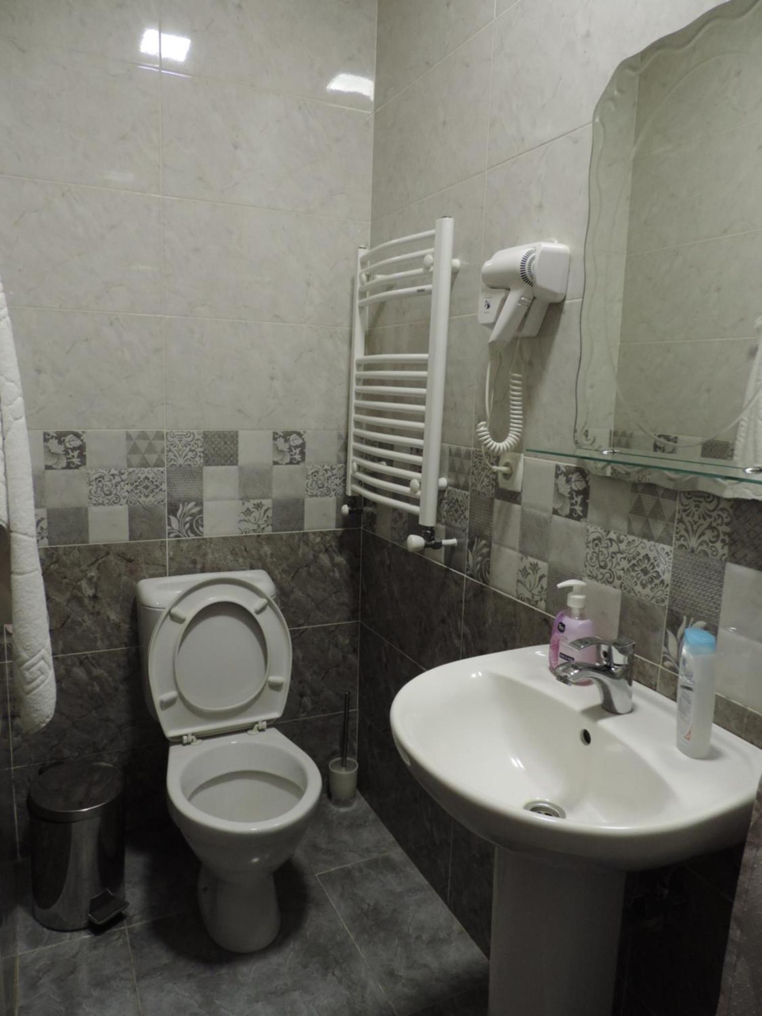 אחלציחה Hotel Lotus מראה חיצוני תמונה