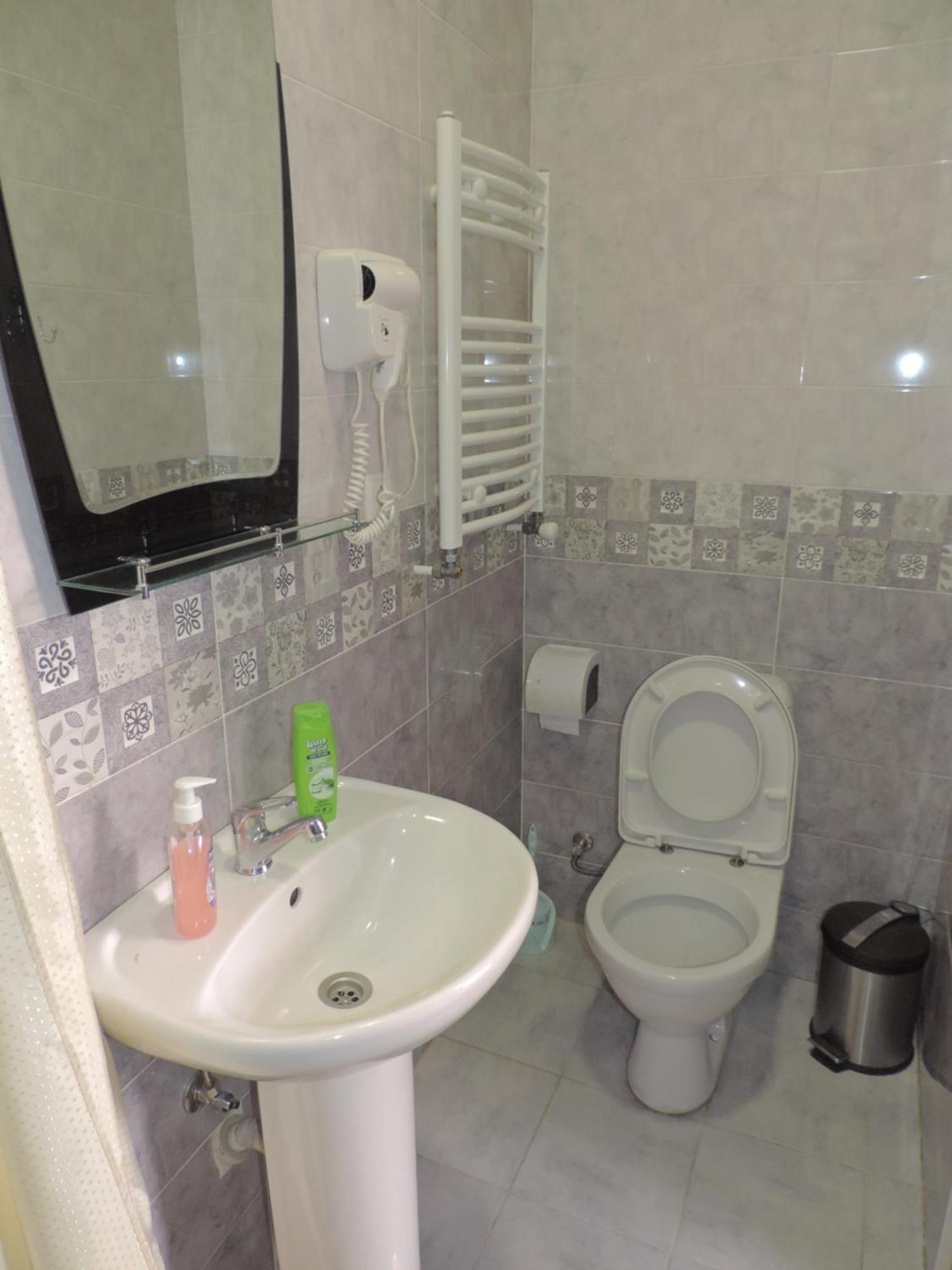 אחלציחה Hotel Lotus מראה חיצוני תמונה