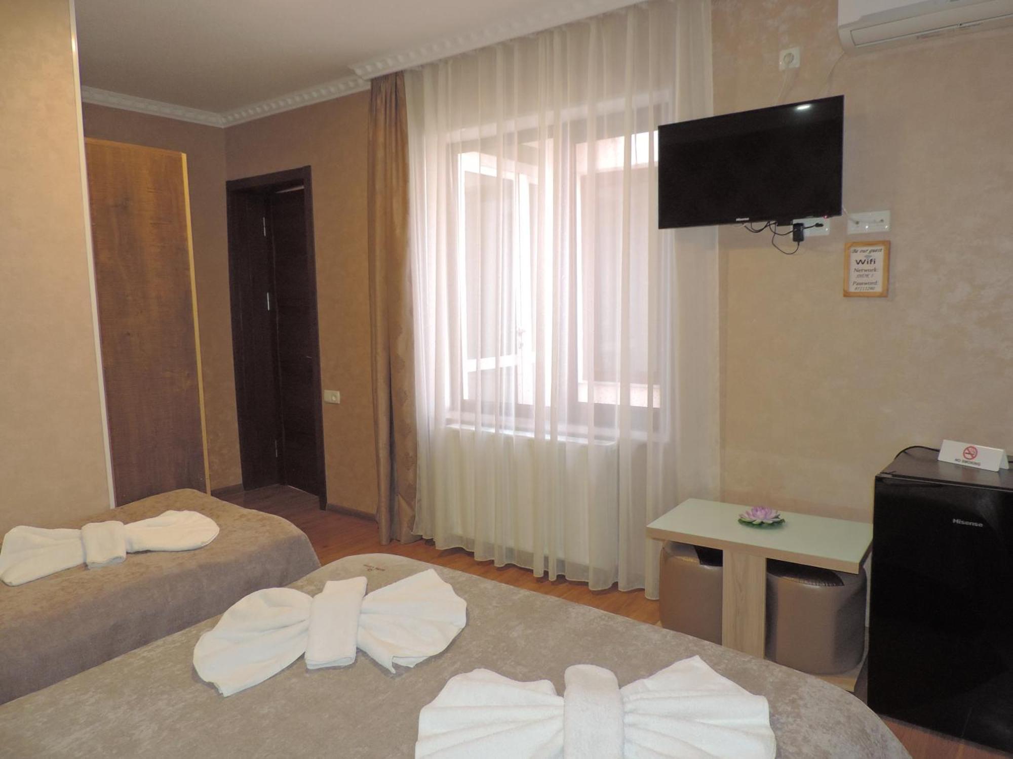 אחלציחה Hotel Lotus מראה חיצוני תמונה