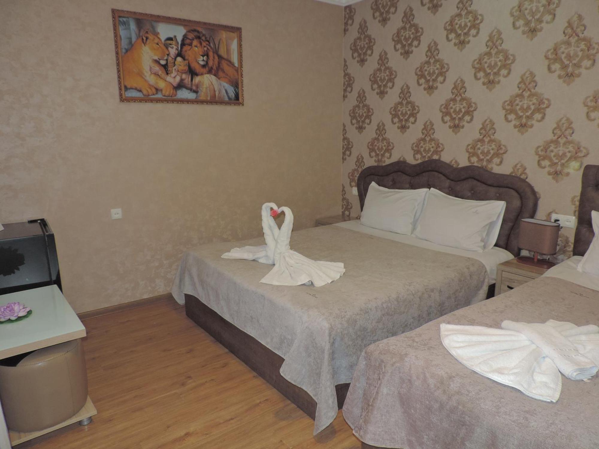 אחלציחה Hotel Lotus מראה חיצוני תמונה