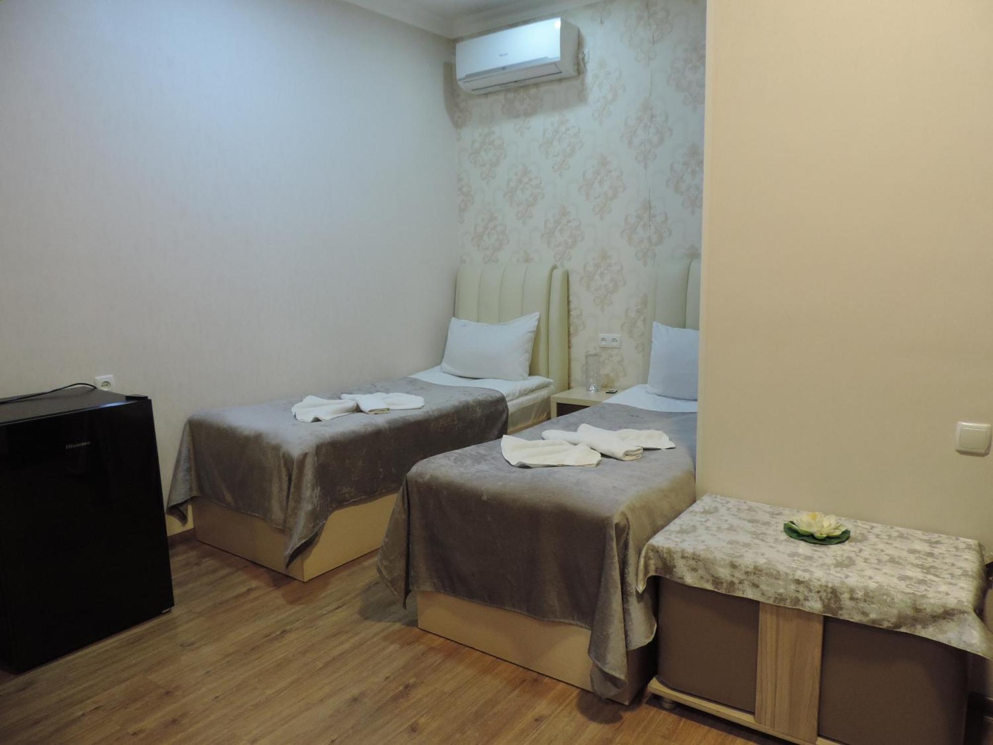 אחלציחה Hotel Lotus מראה חיצוני תמונה