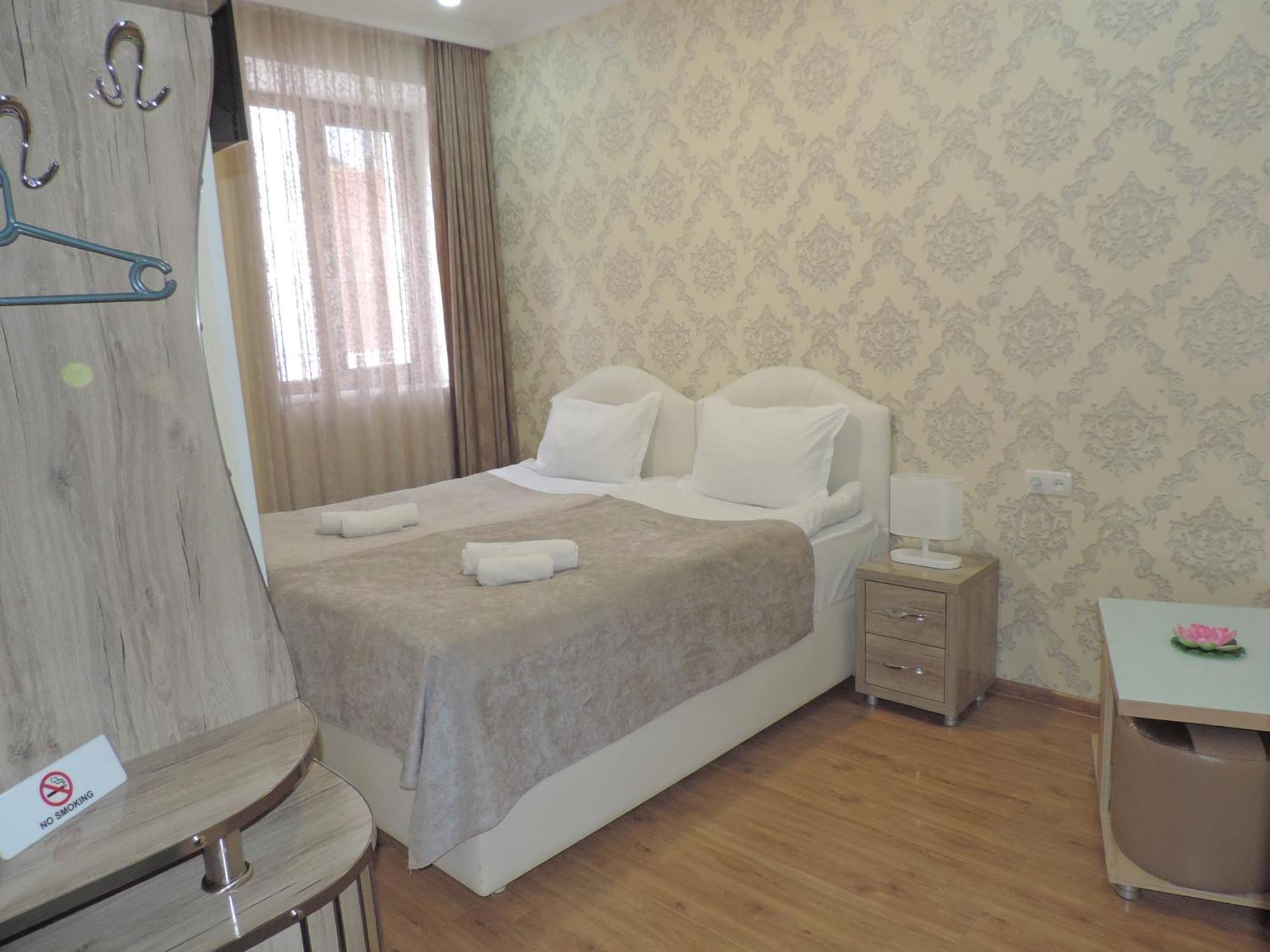 אחלציחה Hotel Lotus מראה חיצוני תמונה