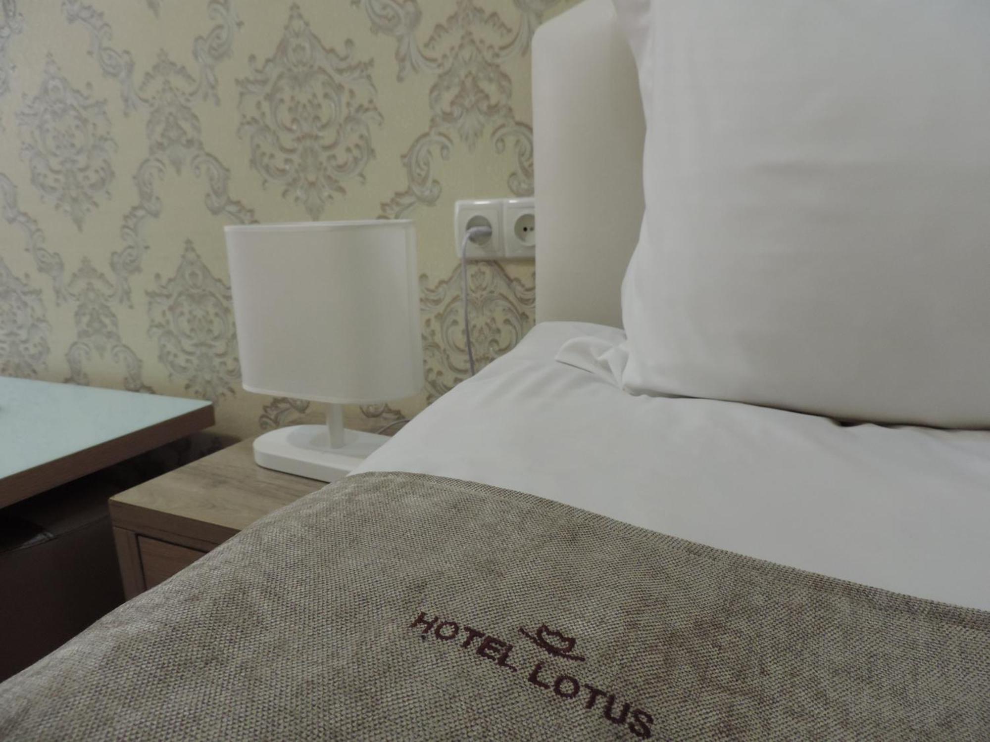 אחלציחה Hotel Lotus מראה חיצוני תמונה