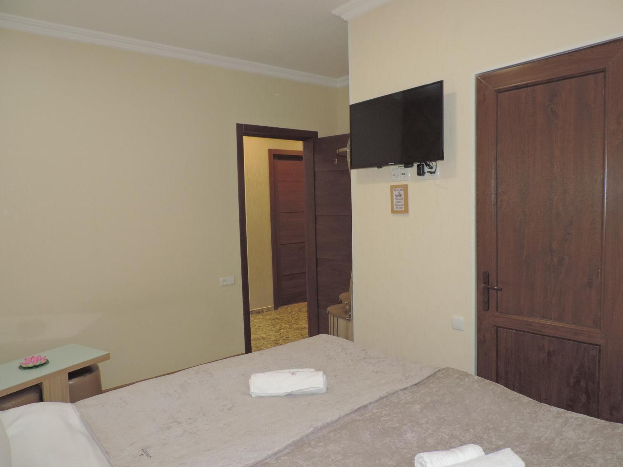 אחלציחה Hotel Lotus מראה חיצוני תמונה