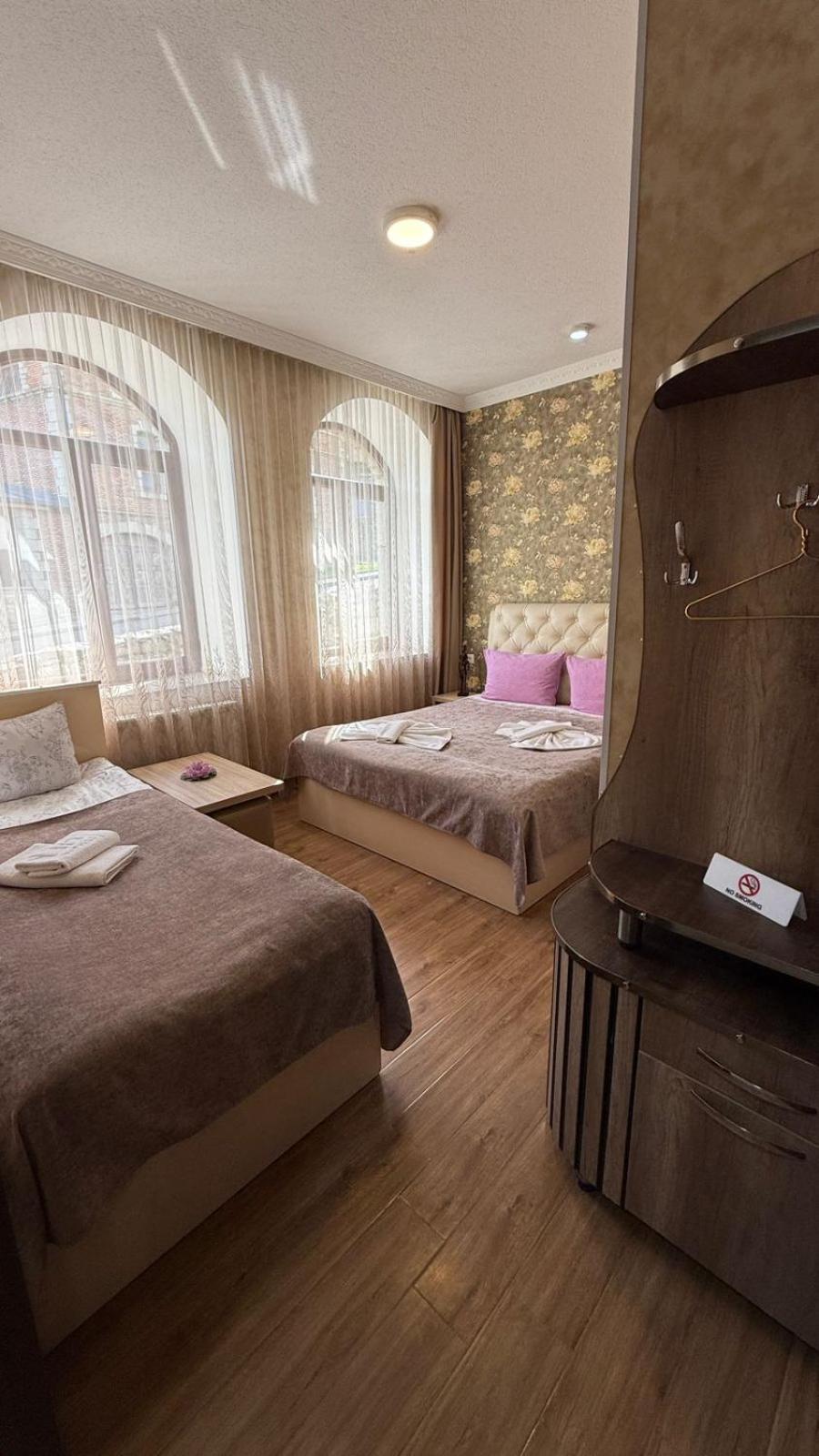אחלציחה Hotel Lotus מראה חיצוני תמונה